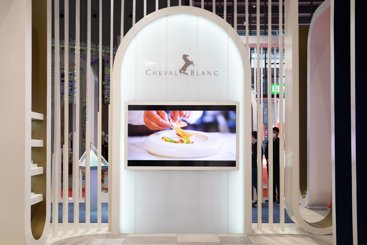 Cheval Blanc白马庄园酒店标志设计含义及酒店品牌设计理念