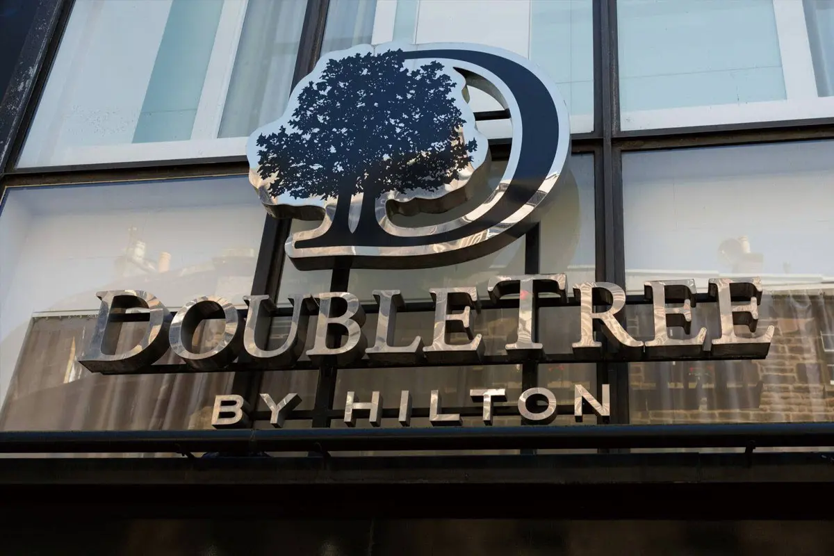 DOUBLETREE希尔顿逸林酒店标志设计含义及酒店品牌设计理念