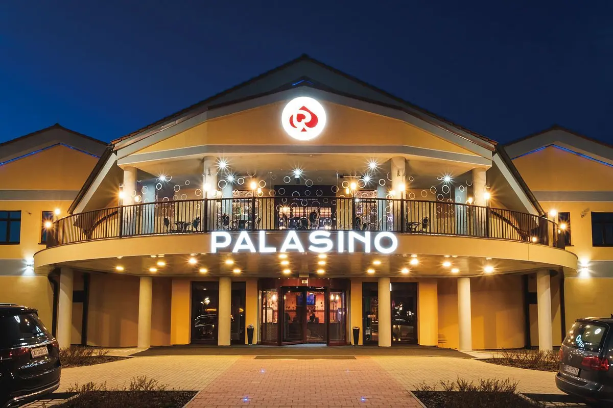 PALASINO酒店品牌大门口