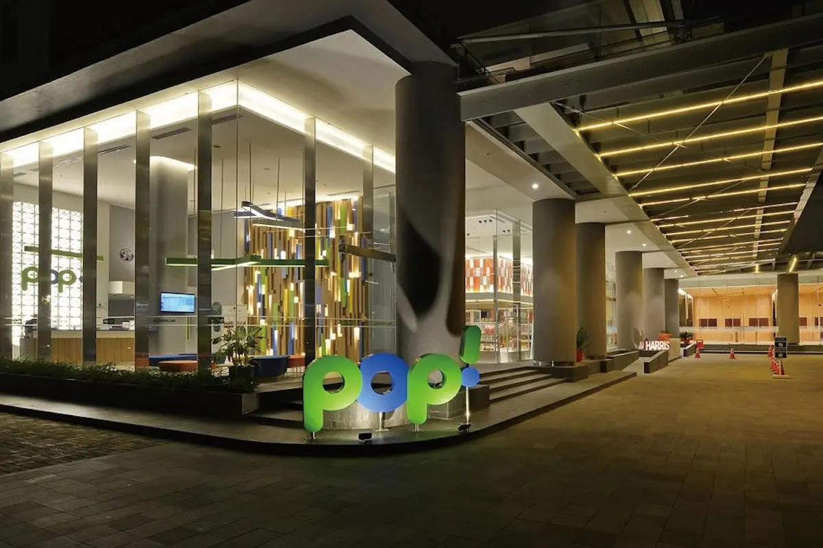 POP酒店品牌大门口