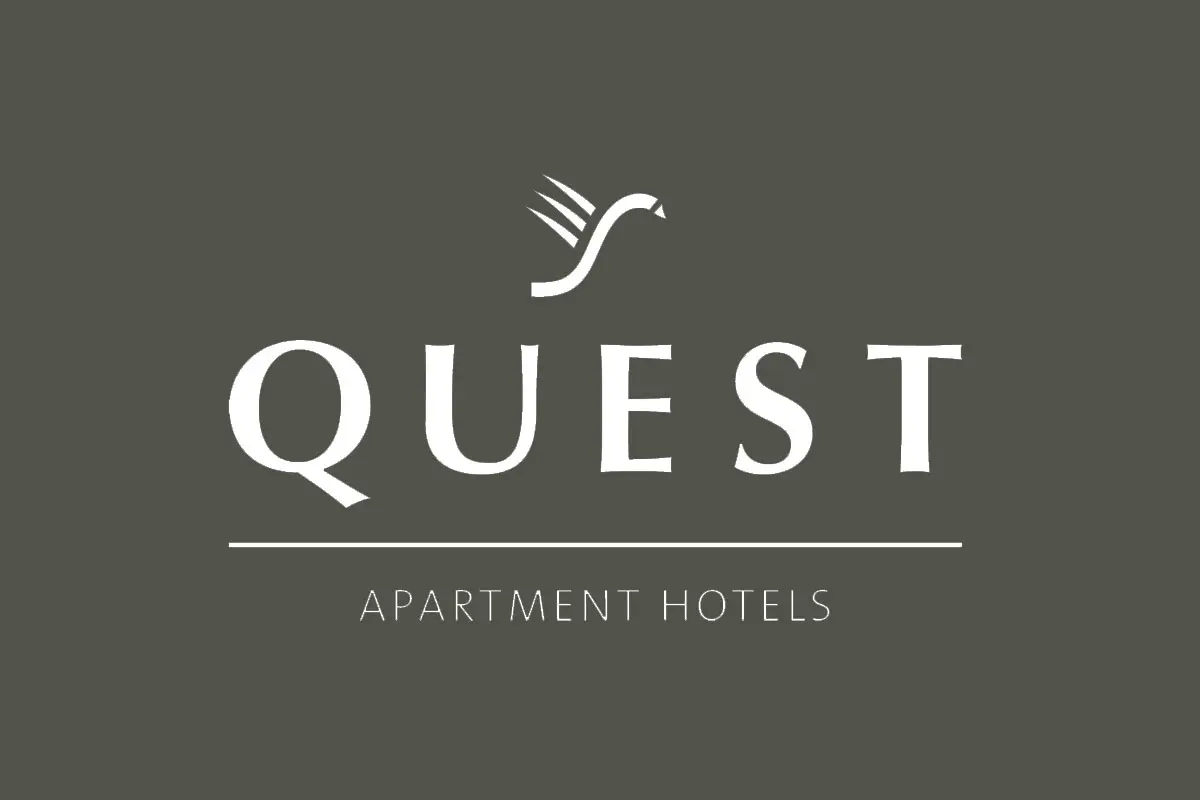 Quest酒店品牌反白LOGO