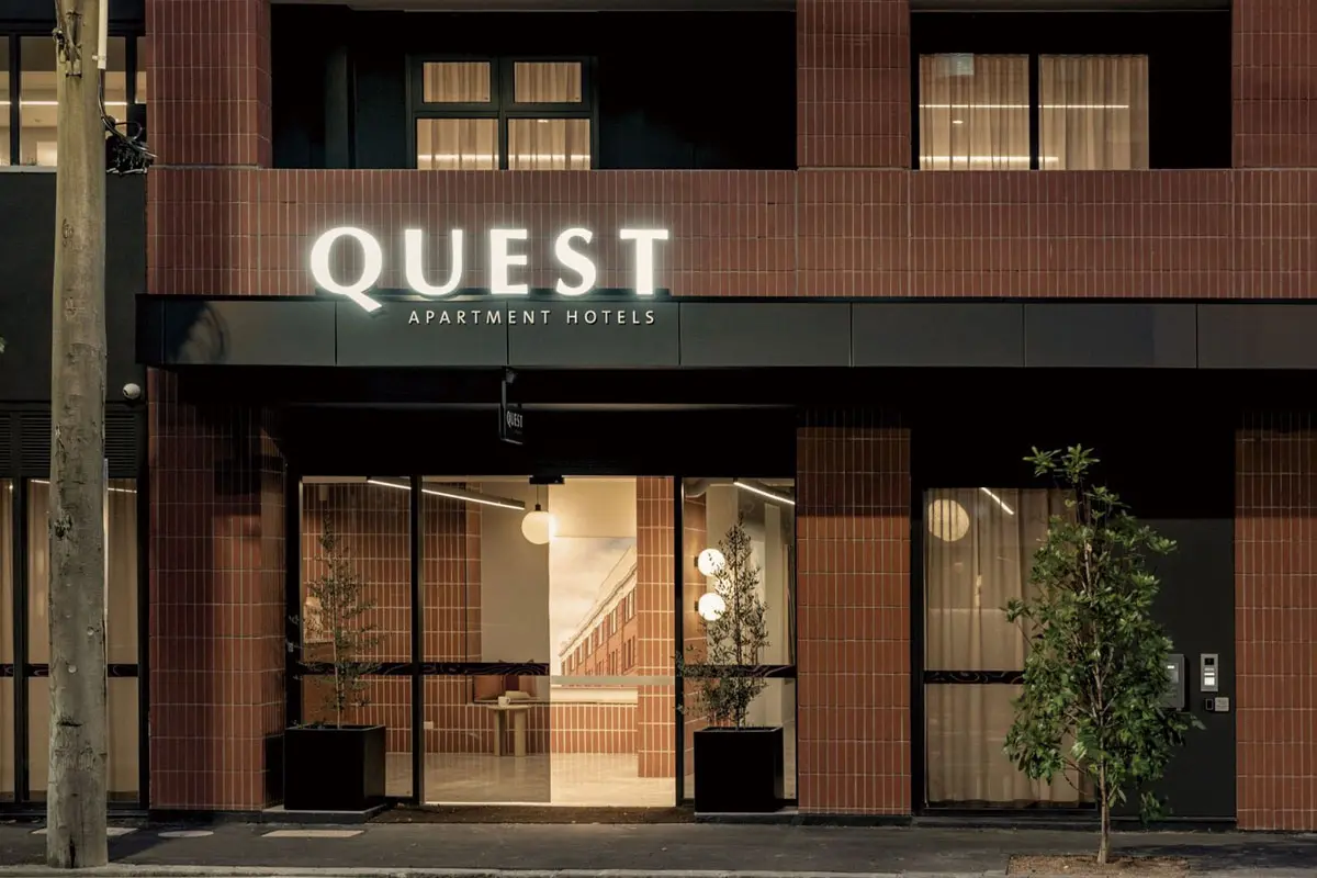Quest酒店标志设计含义及酒店品牌设计理念