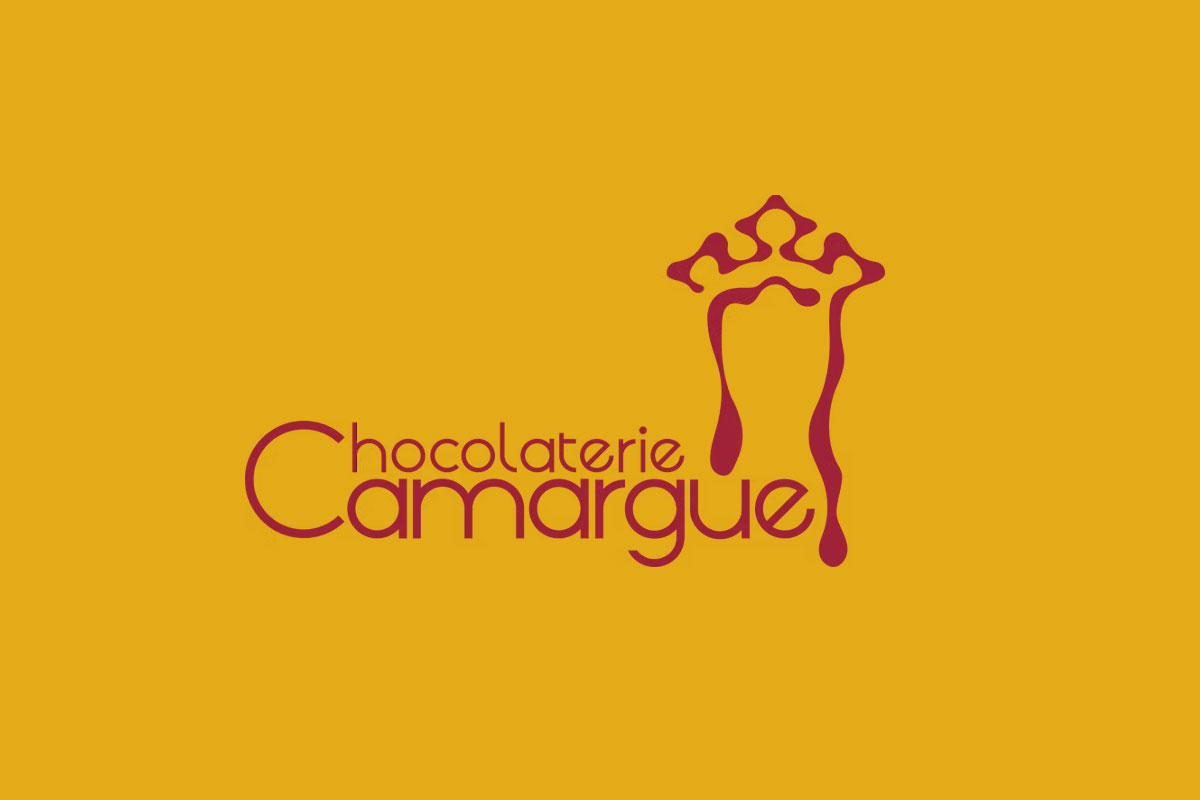 Camargue反白logo