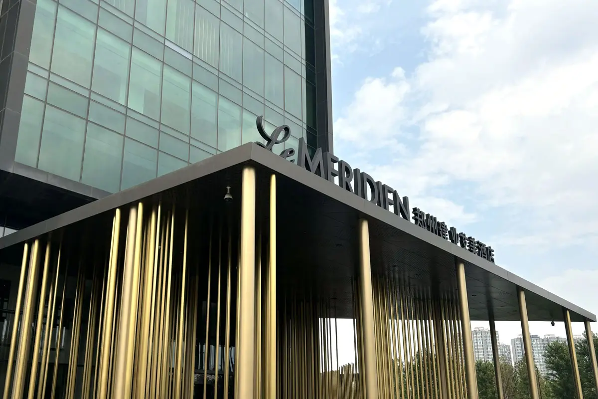 Le Meridien艾美酒店标志设计含义及酒店品牌设计理念