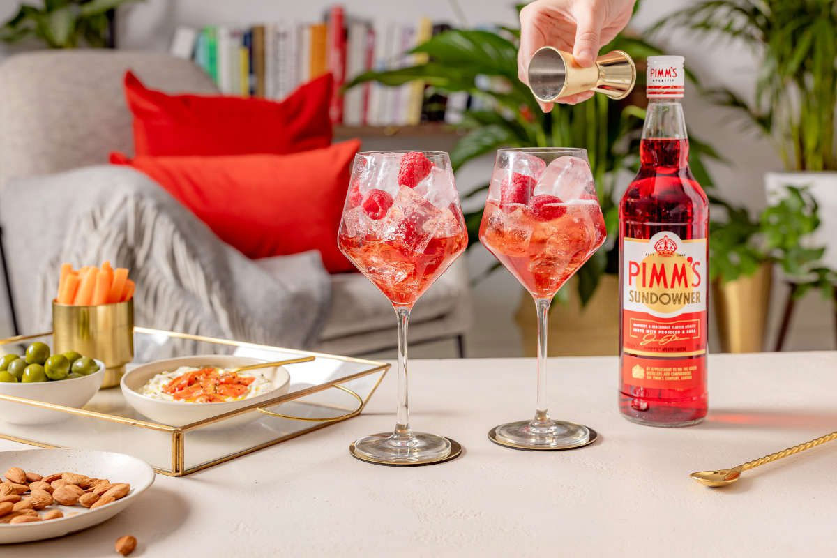 Pimm's标志设计含义及利口酒品牌设计理念