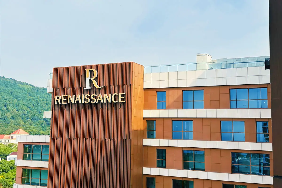 Renaissance万丽酒店标志设计含义及酒店品牌设计理念