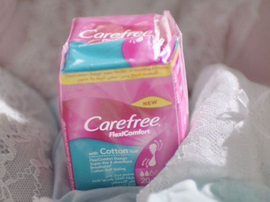 Carefree美国强生旗下无忧无虑卫生巾logo设计含义及个人护理品牌理念