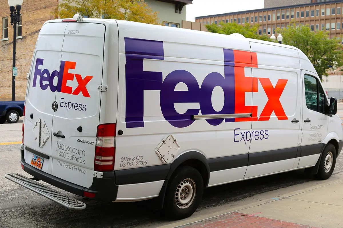 FedEx联邦快递品牌标志logo设计含义及物流快递品牌设计理念