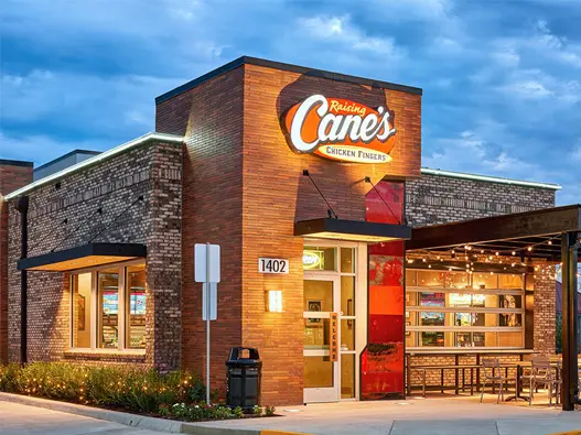 Raising Canes鸡柳餐厅logo设计含义及快餐品牌理念