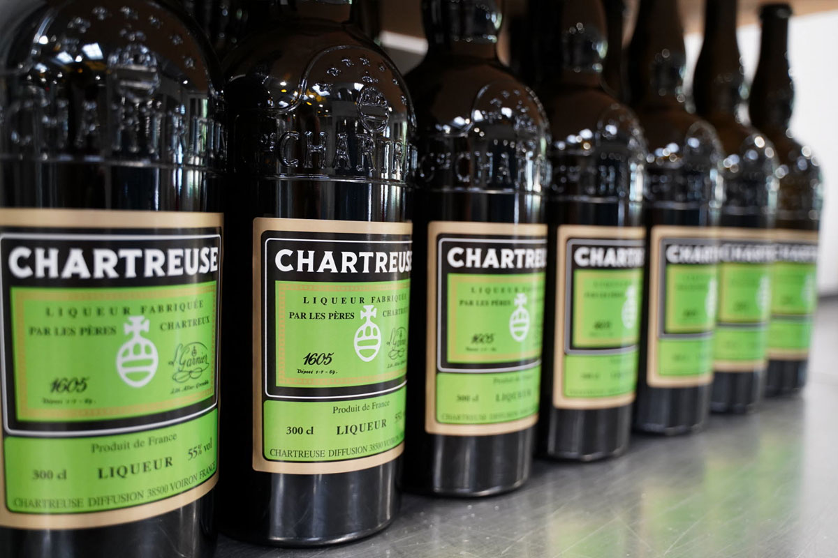 Chartreuse查特酒logo设计含义及利口酒品牌设计理念