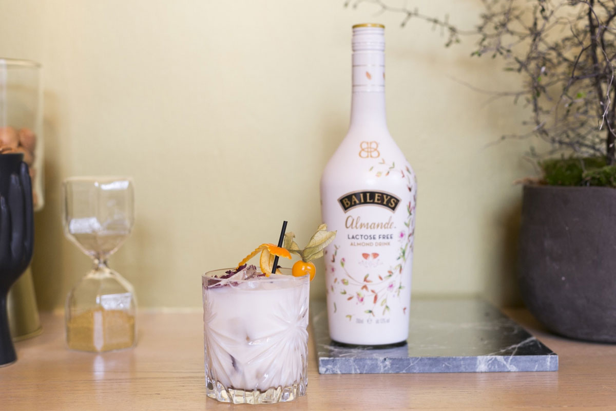 Baileys Almande标志设计含义及利口酒品牌设计理念