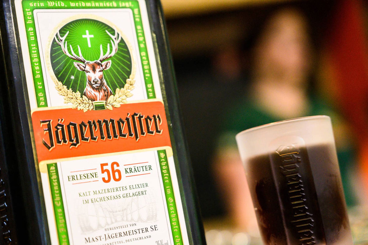 Jägermeister野格logo设计含义及利口酒品牌设计理念